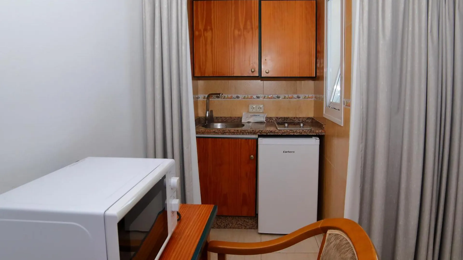 Hotel Apartamentos Pyr Fuengirola 3*,